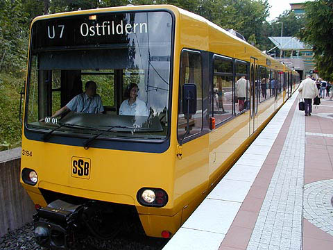 P9044037