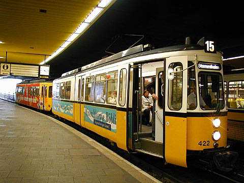 P9044059