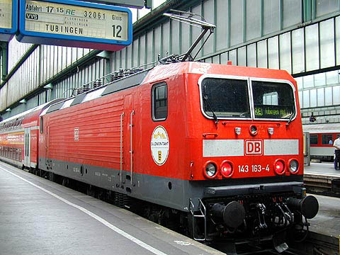 P9044068