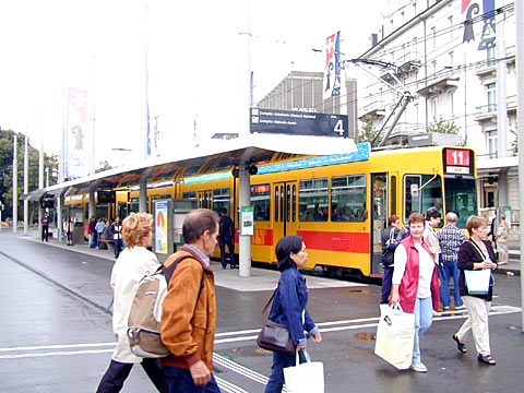 P9037944