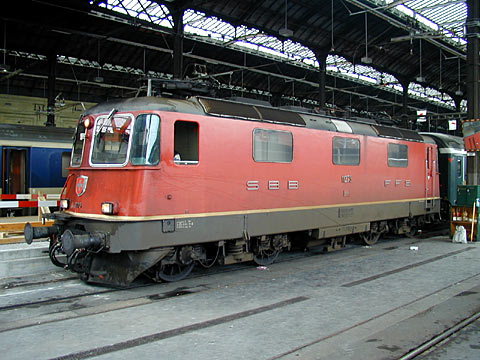 P9037947