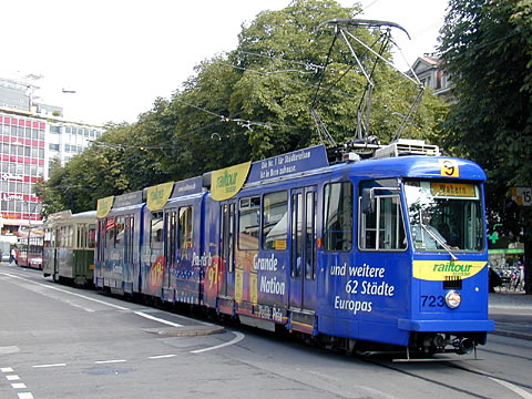 P9047977
