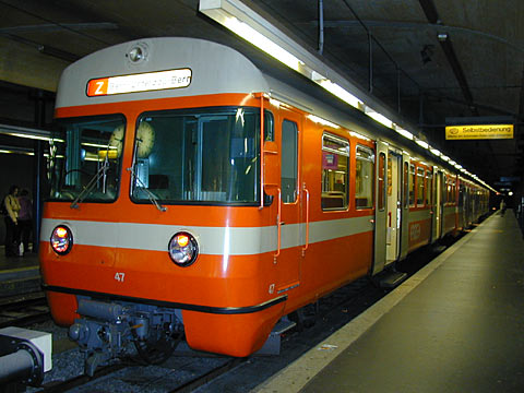 P9047985