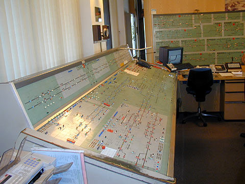 P9047998