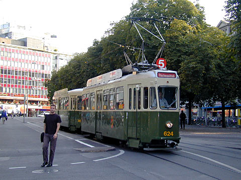 P9058041