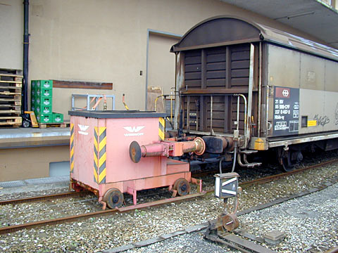 P9058046