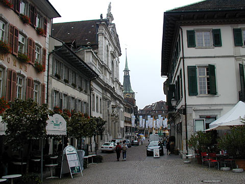 P9058048