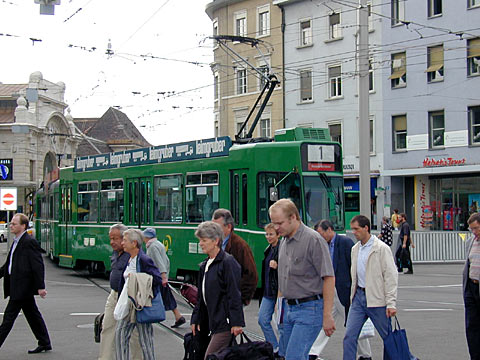 P9058098