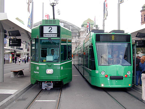 P9058105