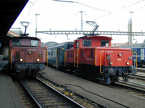P9058112