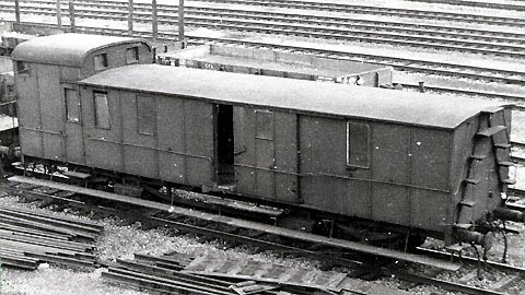 CFL 7063 D2 b
